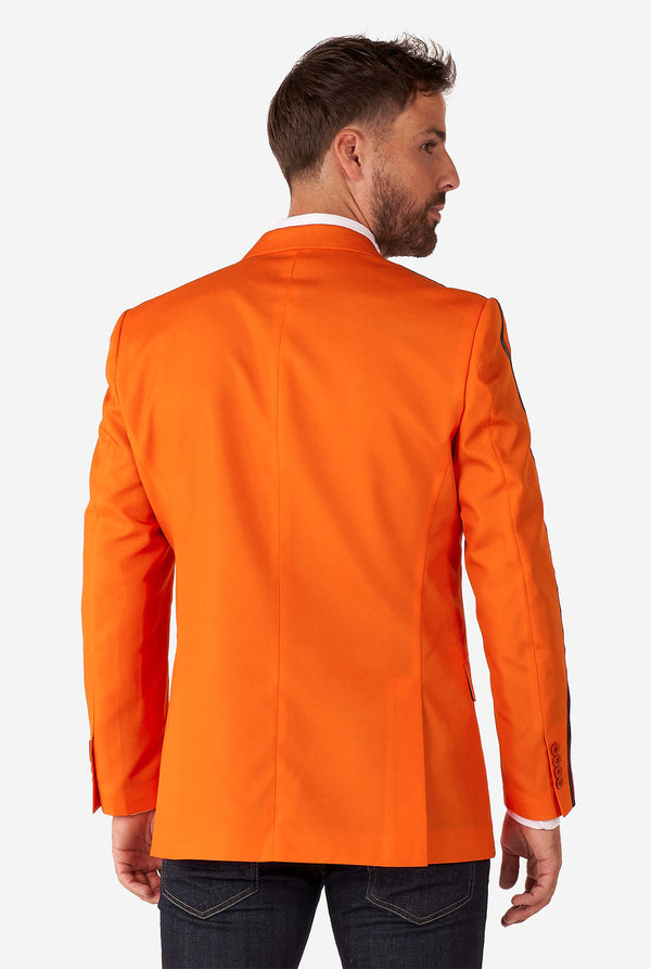 Man wearing orange blazer with dutch lion