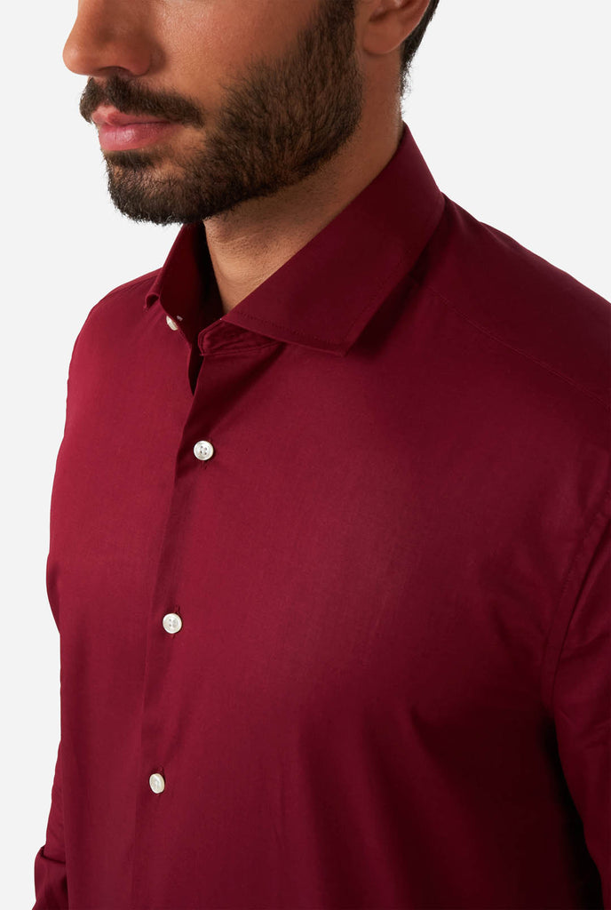 Men wearing burgundy red men's shirt, close up