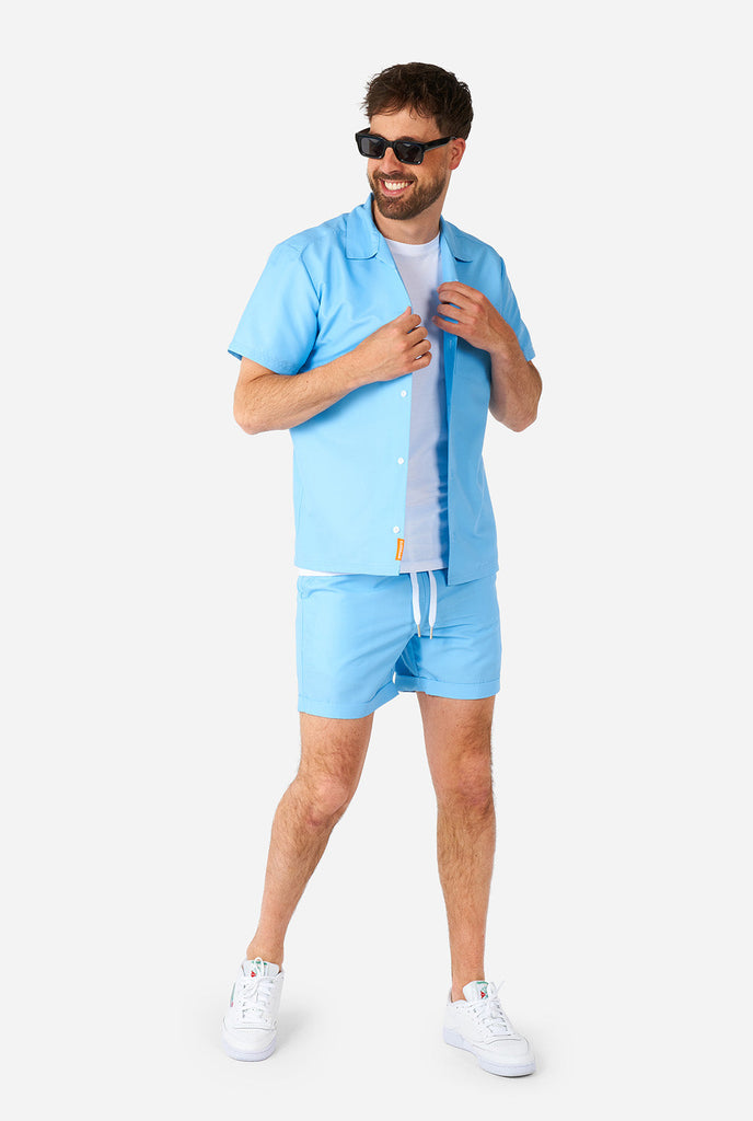 Man wearing light blue summer set, consisting of shirt and shorts