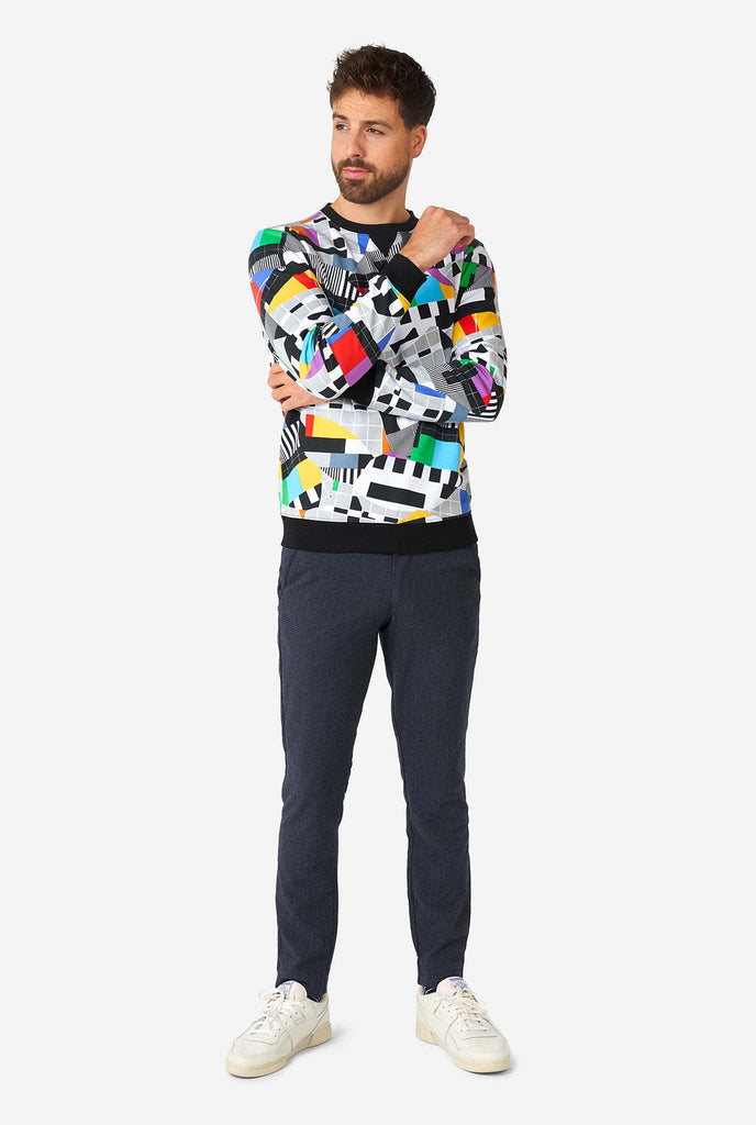 Man wearing retro TV-testscreen multi-color sweater