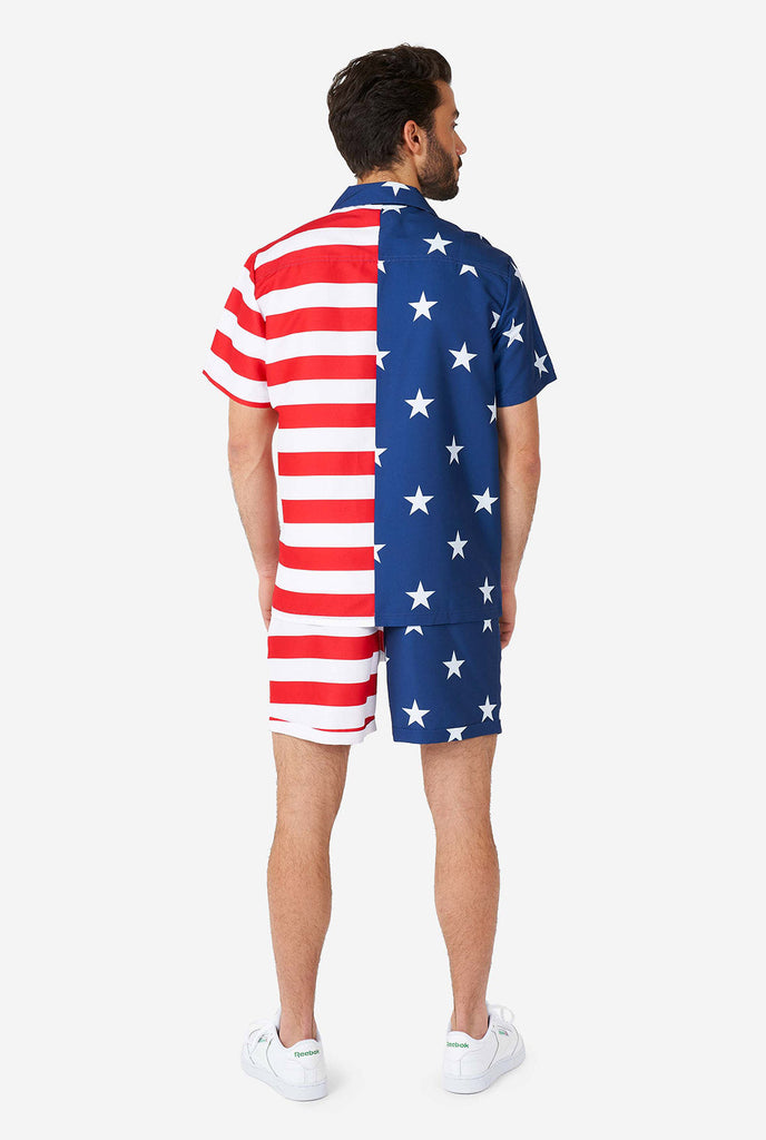 Man wearing summer outfit, consisting of shirt and shorts, with USA flag print