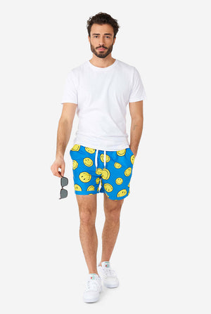 Man wearing blue summer set, consisting of shorts and shirt, with Smiley print