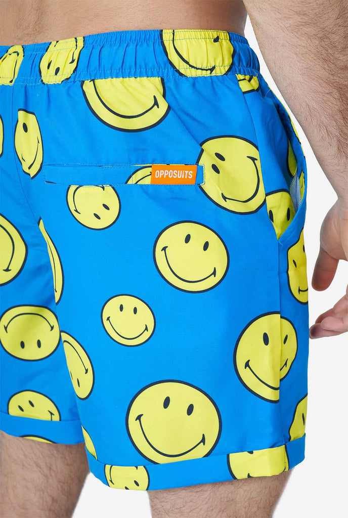Man wearing blue summer set, consisting of shorts and shirt, with Smiley print