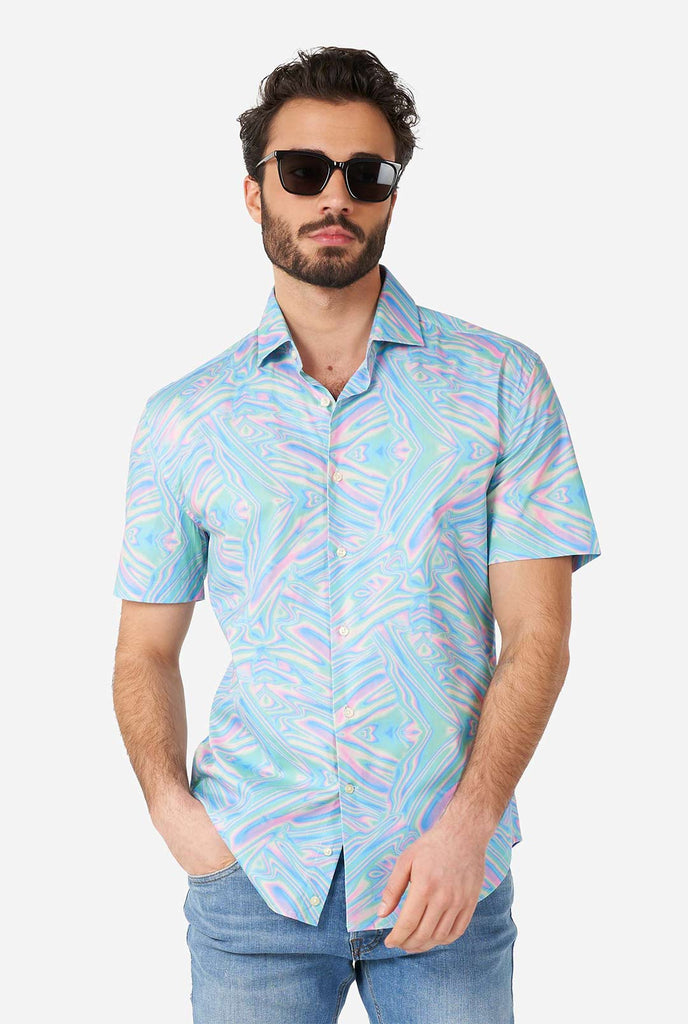 Man wearing short sleeve shirt with colorful oily print