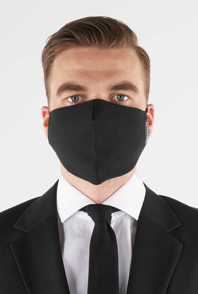 Man wearing face mask made of black fabric