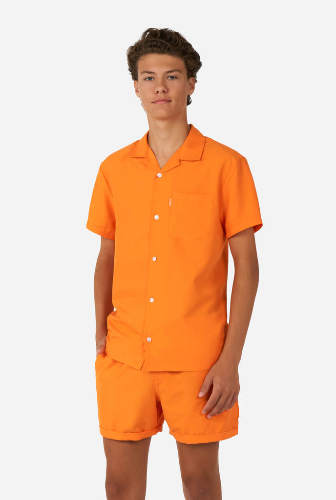 Teen wearing orange summer set, consisting of shirt and short.