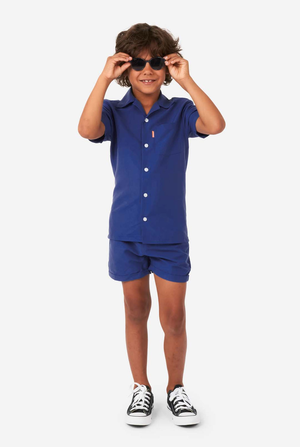 Boy wearing dark blue summer set, consisting of shorts and shirt