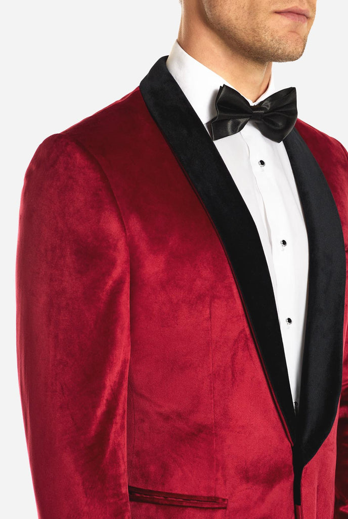 Man wearing burgundy red dinner jacket blazer, close up