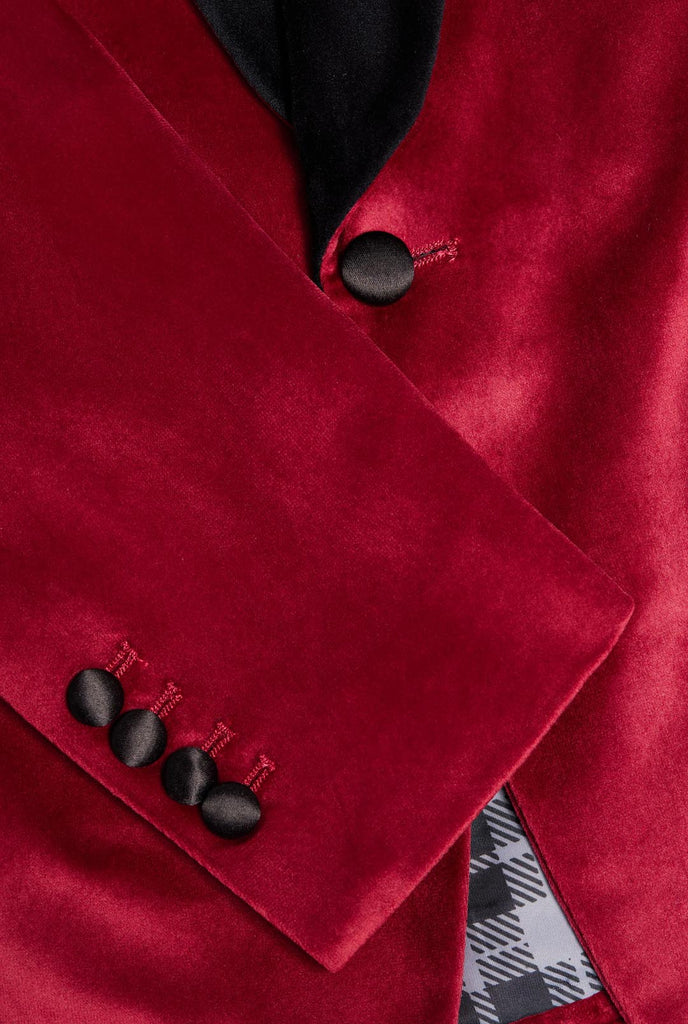 Man wearing burgundy red dinner jacket blazer, close up